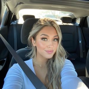 Meet your Posher, Candace